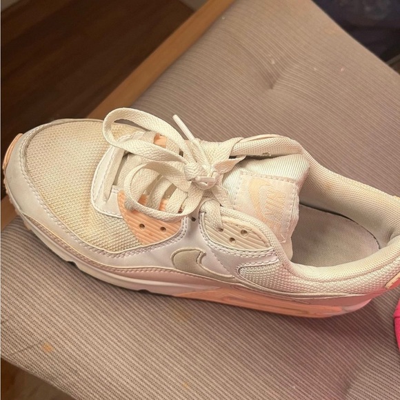Pink Nike Airmaxes rarely worn - Picture 2 of 3